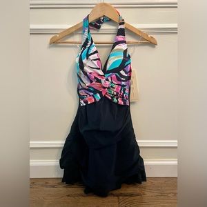 NWT Women’s one piece swimsuit. Super cute built in support
